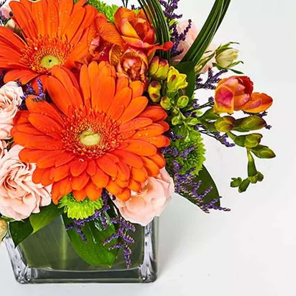 Eid Al Fitr - Ramadan Special Mixed Flowers In Glass Vase