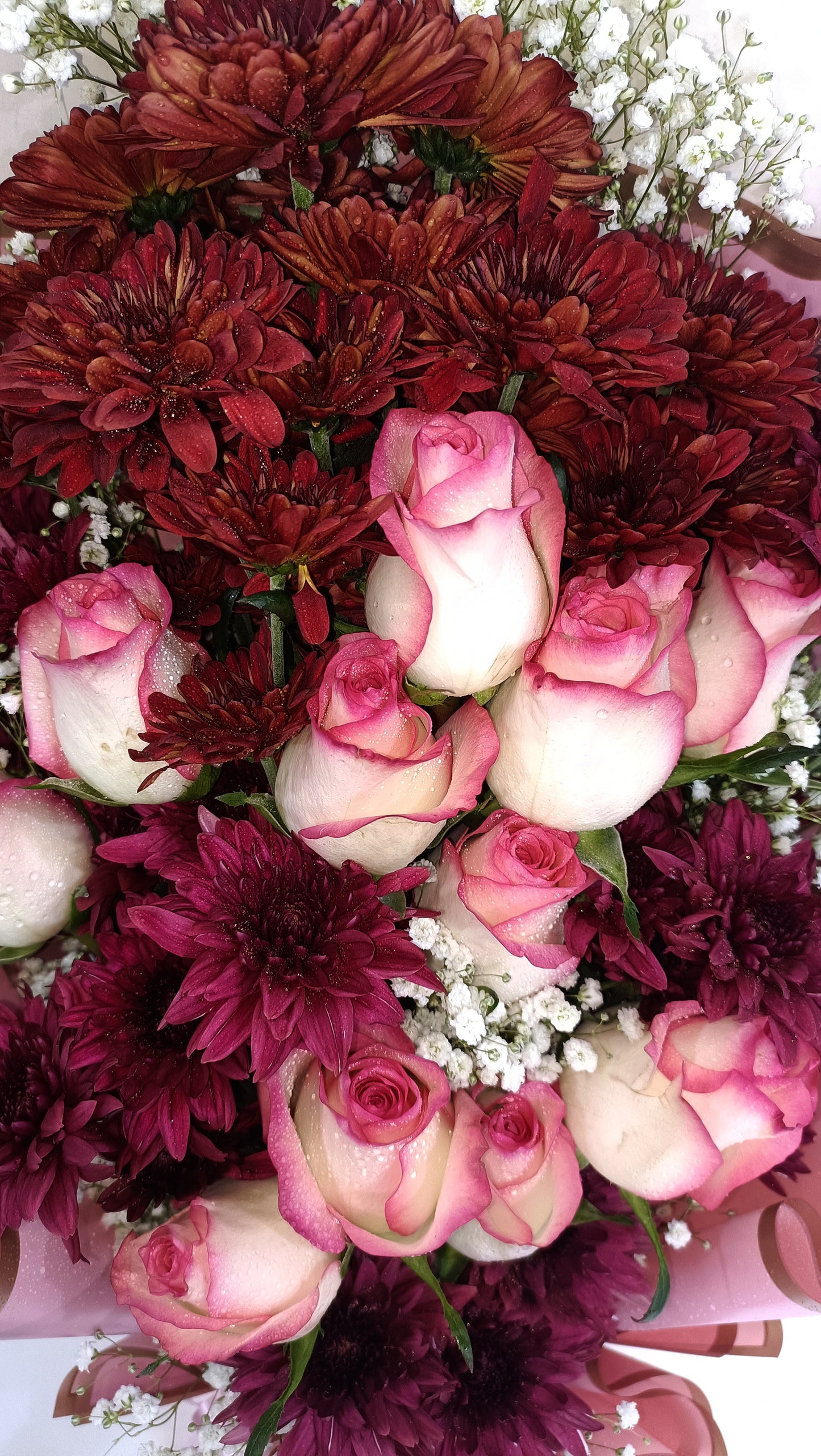 Elegant Bouquet of Chrysanthenum and Pink Roses
